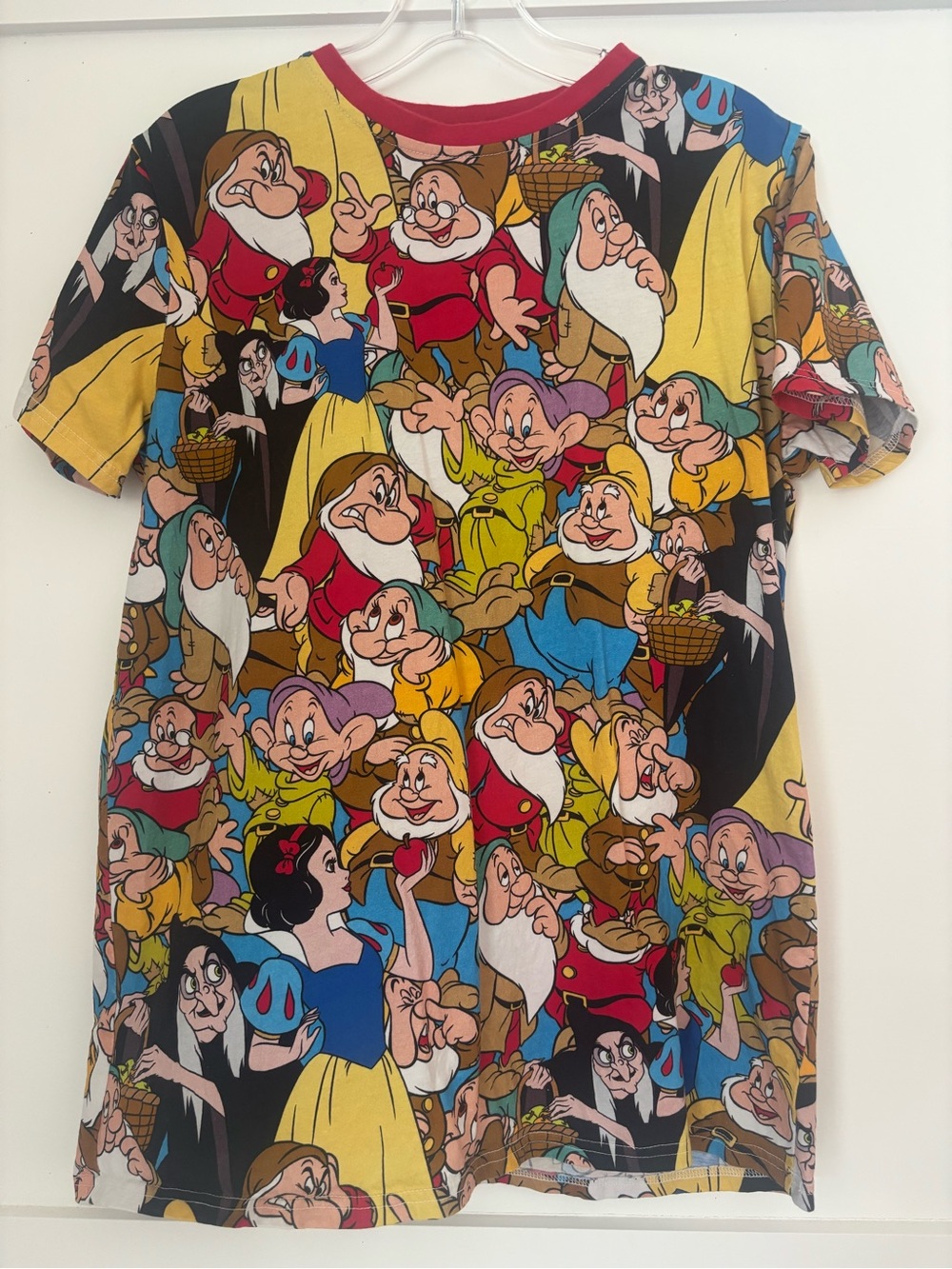 Disney Multicolor Snow White & Dwarfs All-Over Graphic Tee size adult large - Picture 3 of 3